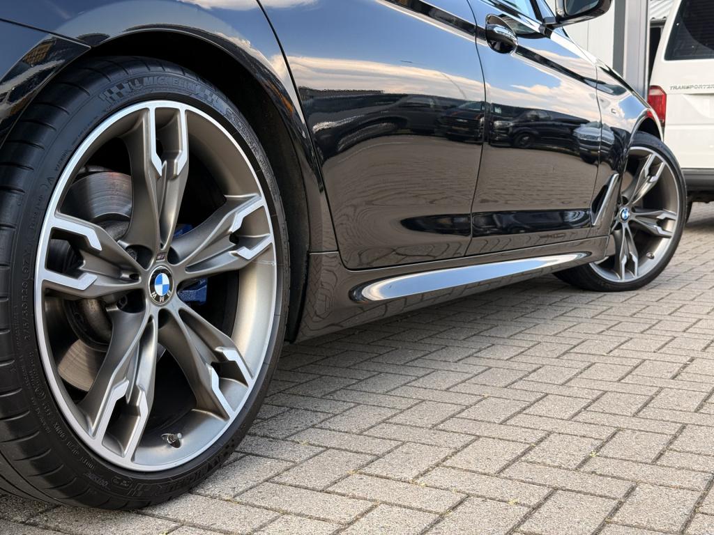 BMW 5 Serie m550i xdrive high executive | 4ws | soft-close | pano | b&w | m