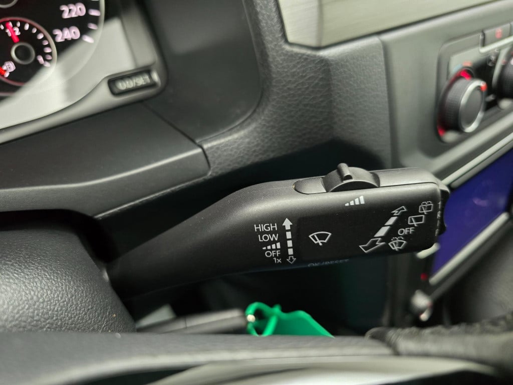 Volkswagen Caddy occasion 1.0 tsi 5 persoons met cruisecontrol en app conne