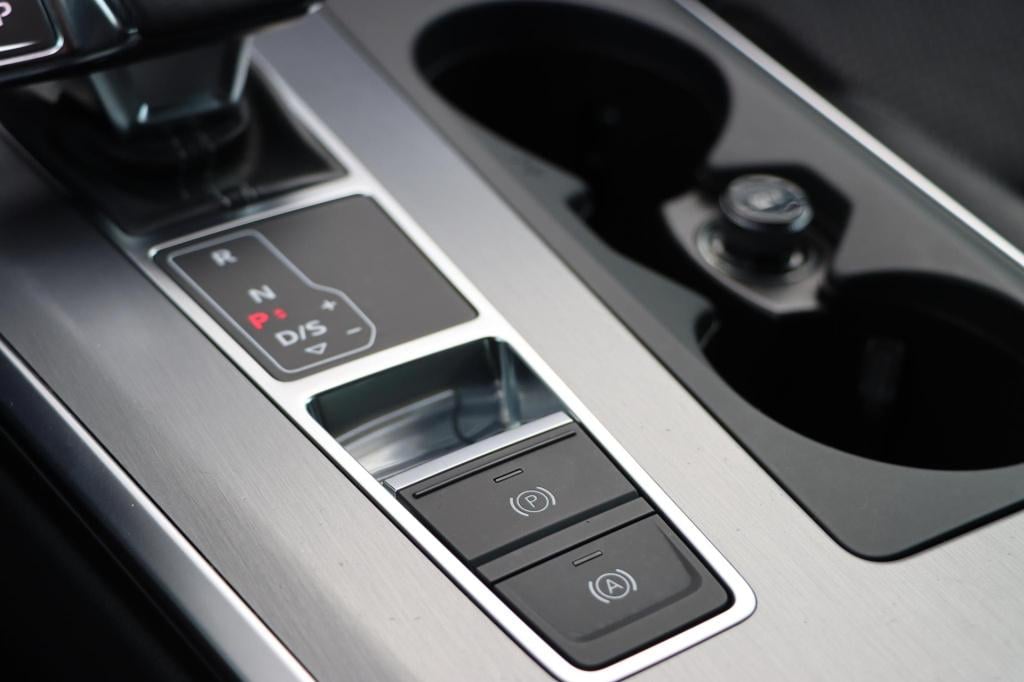 Audi A6 limousine 55 tfsi e quattro competition 367pk s-tronic