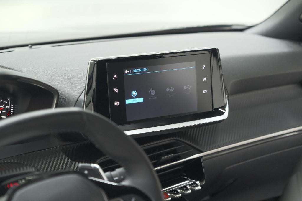 Peugeot 2008 puretech 130 active pack | trekhaak | camera | navigatie | par