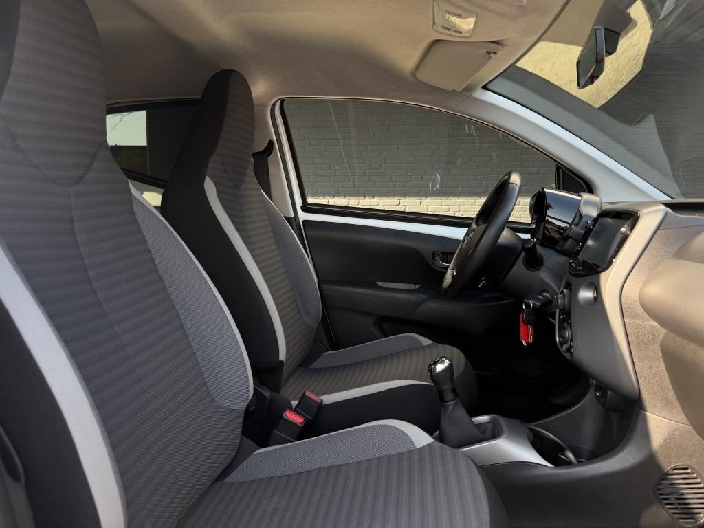 Toyota Aygo 1.0 x-play - 22.000km - dealeronderhouden - carplay -