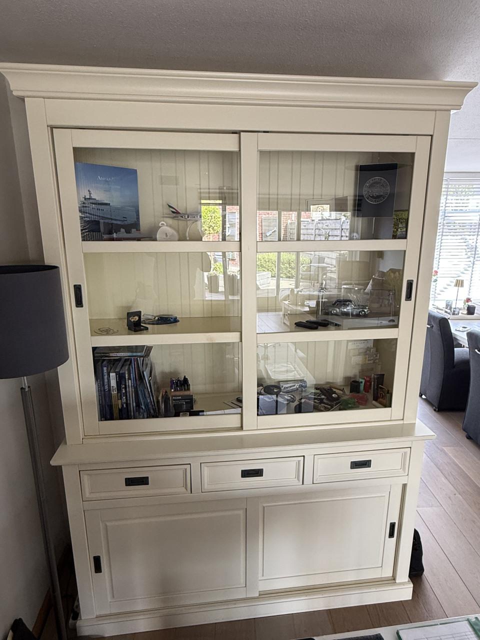 Wandkast / vitrinekast