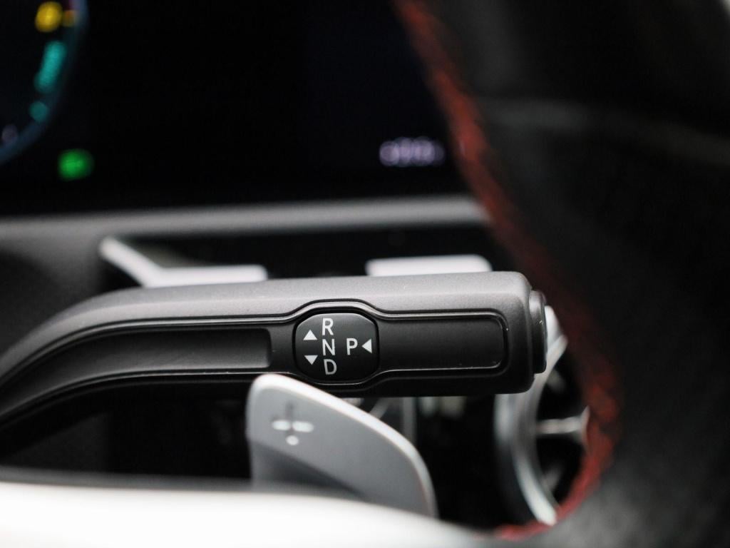 Mercedes-Benz A-Klasse limousine a 250 e amg line | automaat | panoramadak 