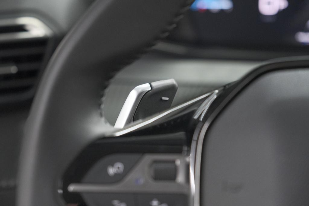 Peugeot 208 1.2 hybrid 110 e-dcs6 allure | apple carplay | parkeersensoren 