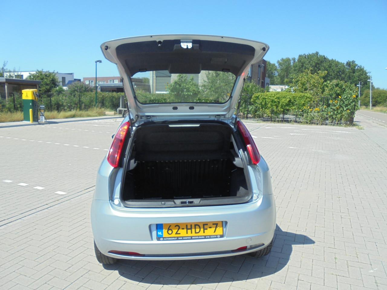 Grande Punto 1.2 – 16V Active slechts 70.660 Km !!! met N.A.P Apk.Mei 2027