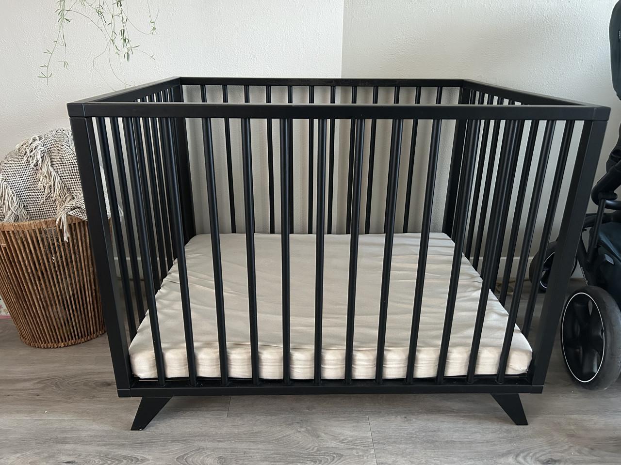 Zwarte box met boxmatras