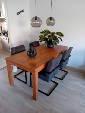 Massief teakhouten eettafel
