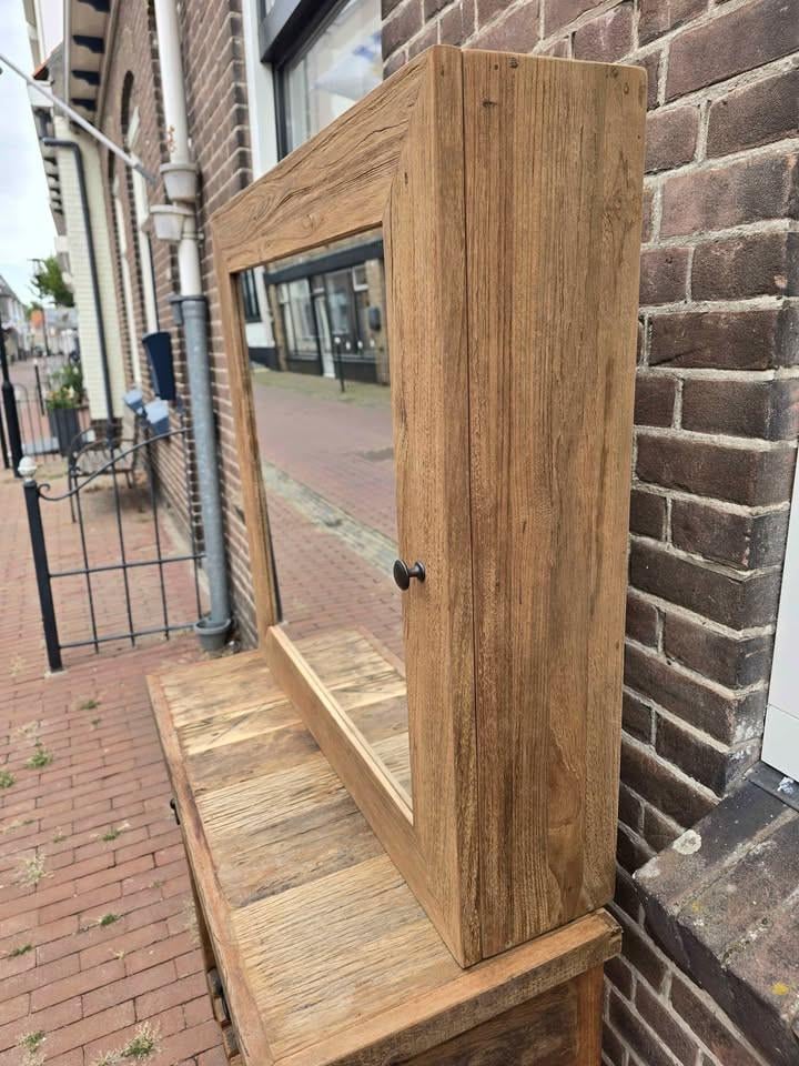 STOERE SPIEGELKAST MASSIEF TEAK KAYA 80X80 NORMAAL €299,- NU MAAR €150,-