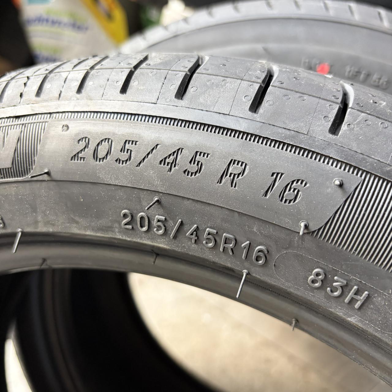 Gloednieuwe Michelin Primacy 4 banden