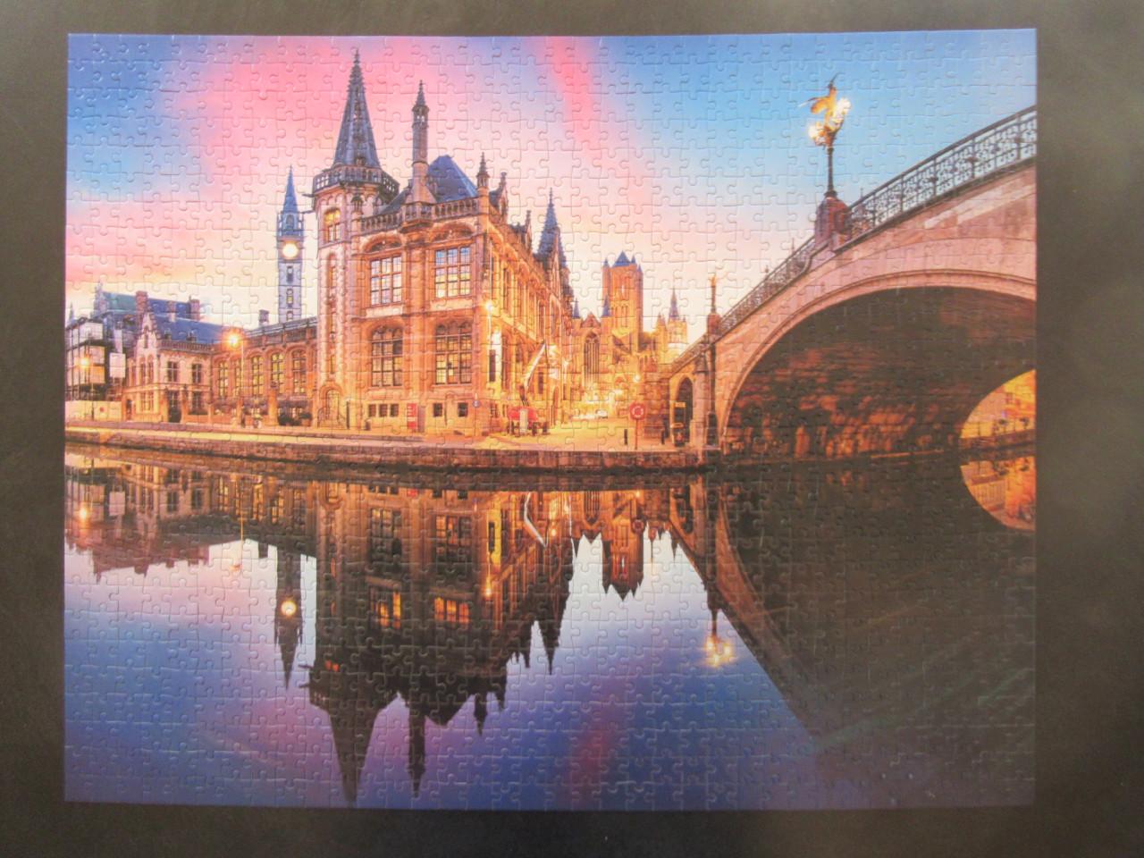 Leuke volledige puzzel van 1000 stukjes, zo goed als nieuw.