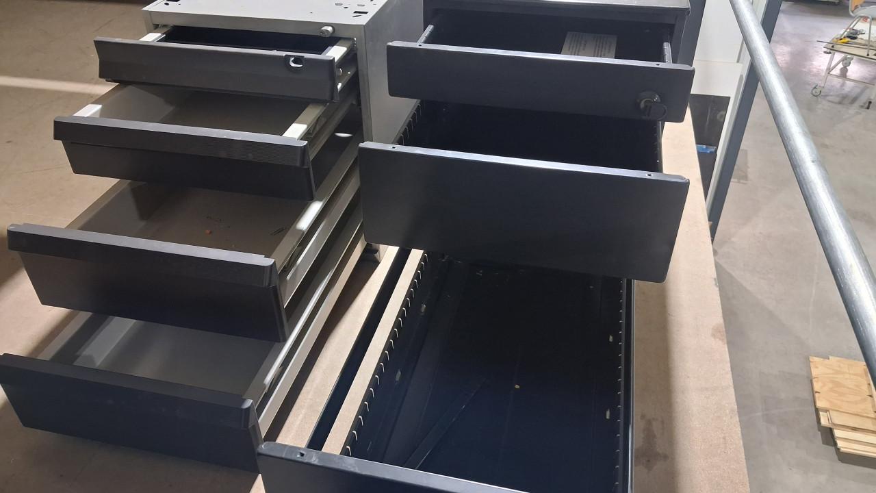Metalen ladekast, ladeblok