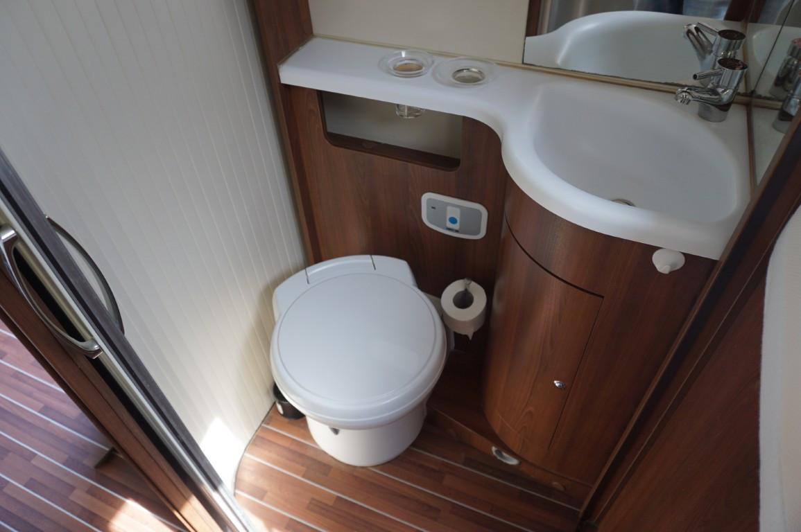 Mc Louis Nevis 873 G Carat 2016 met 63.500km Euro 5