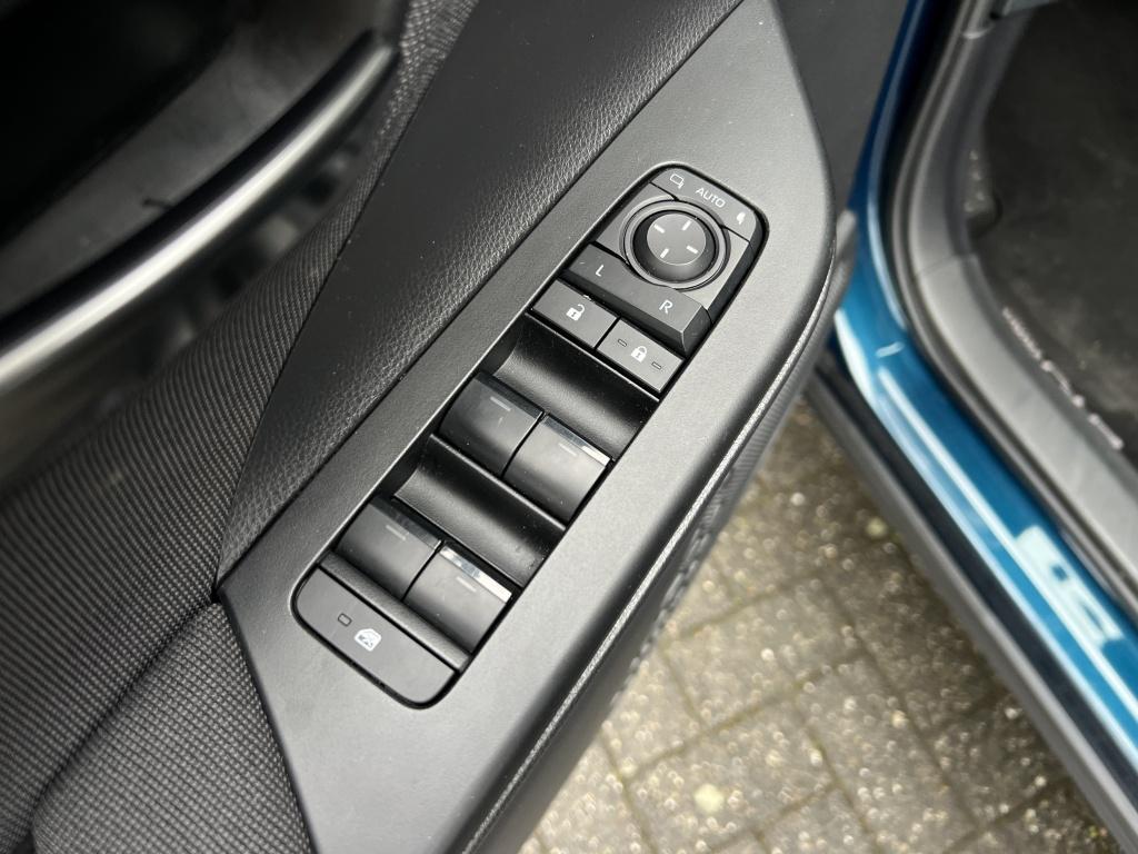 Toyota C-hr 1.8 hybrid 140 dyn