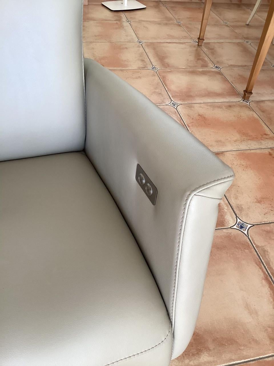 Prominent fauteuil sta op stoel ZGAN