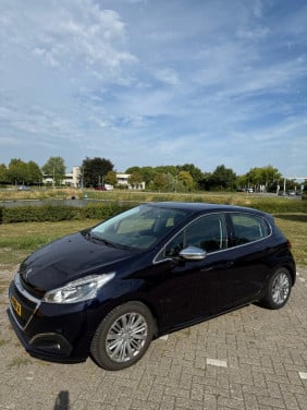 Peugeot 208 - 1.2 pure tech blue lease executive