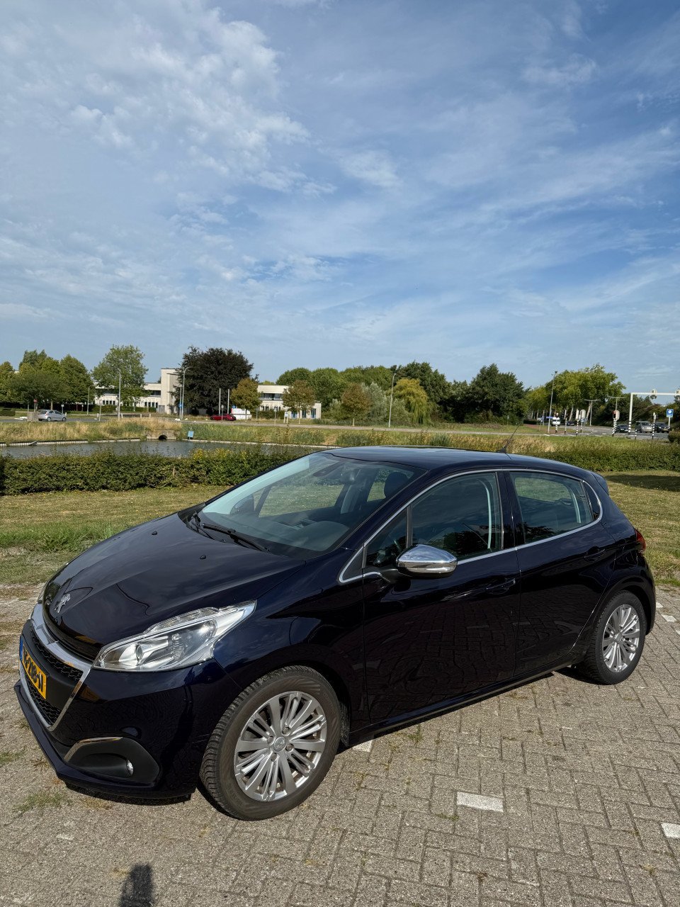 Peugeot 208 - 1.2 pure tech blue lease executive