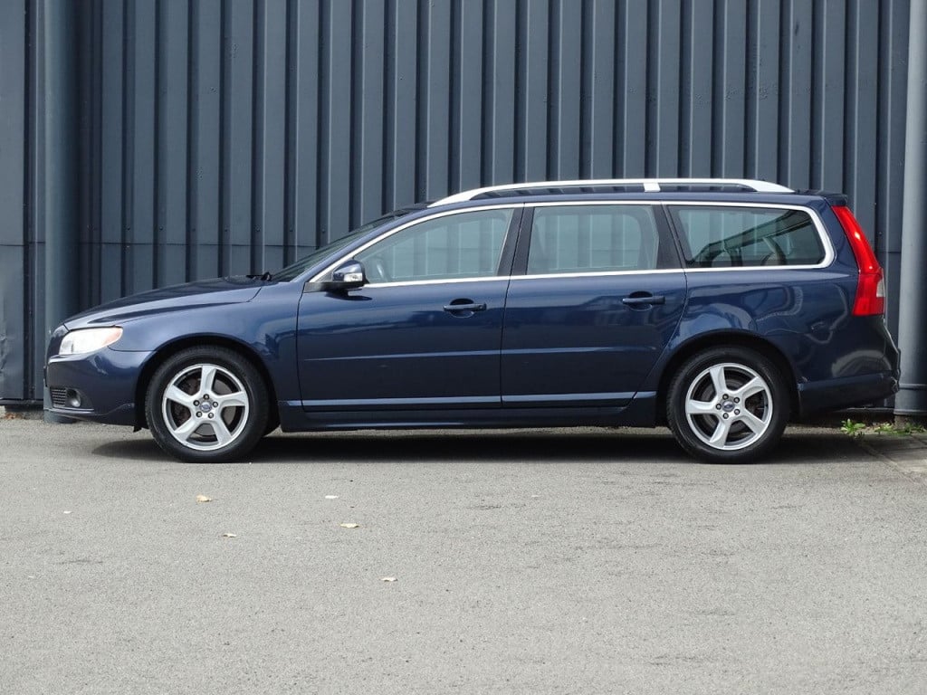 Volvo V70 2.0t momentum automaat | leder | bluetooth | stoelverwarming | na