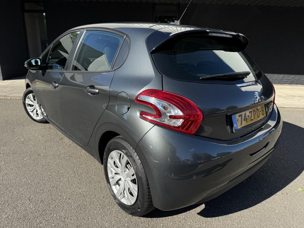 Peugeot 208 1.2 vti active // schermradio //
