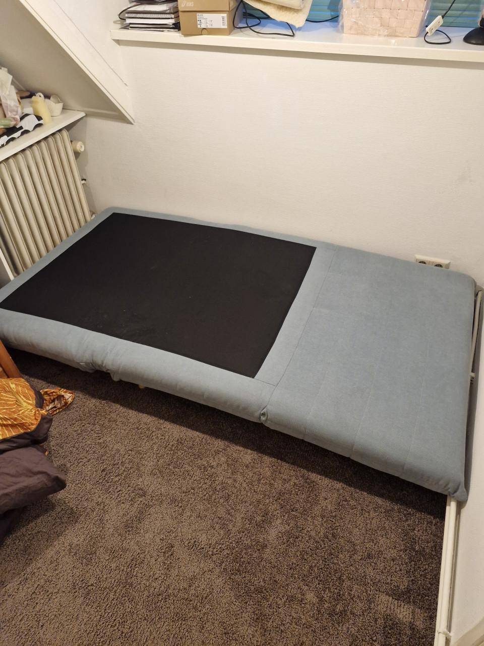 Te koop zeer net slaap bankje