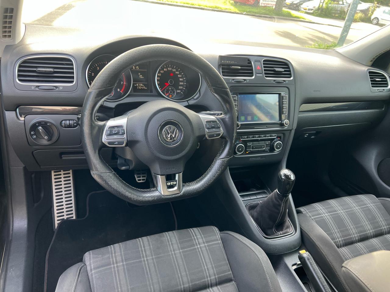 Volkswagen Golf 1.4TSI Highline black on black