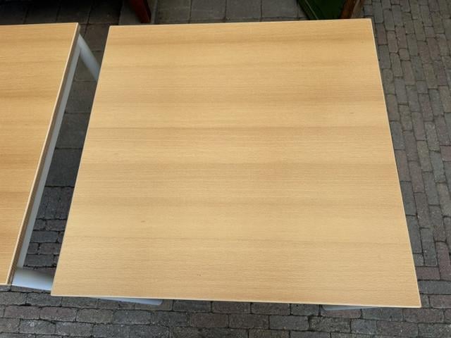 3 stoere stevige kantine tafeltjes met stalen frame