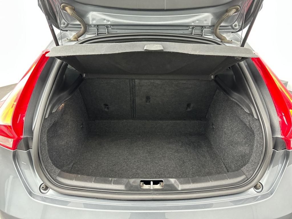 Volvo V40 t3 153pk aut6 polar+ sport| panodak| camera| h&k sound| trekhaak