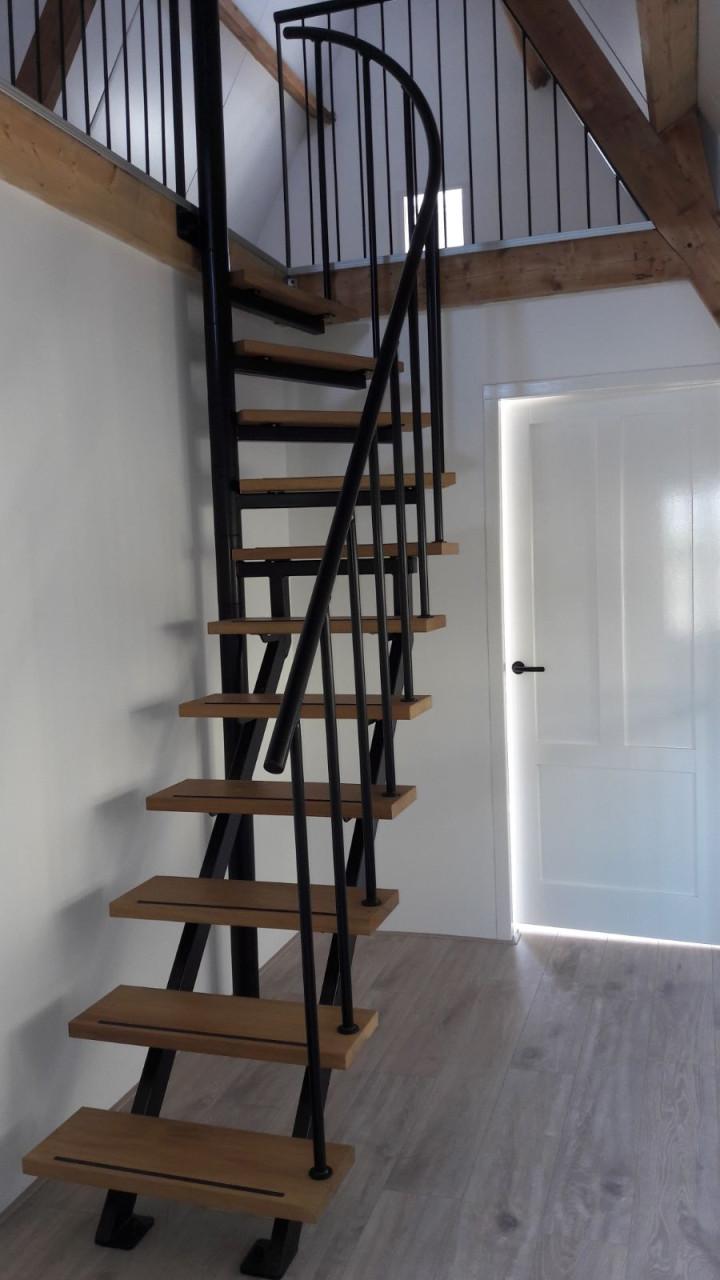 Stalen Kwartslagtrappen op maat – Compact & Stijlvol