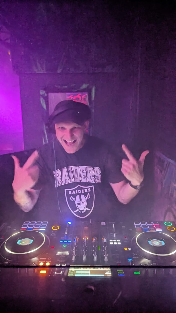 DJ nodig? DJ Scarneck staat voor je klaar!
