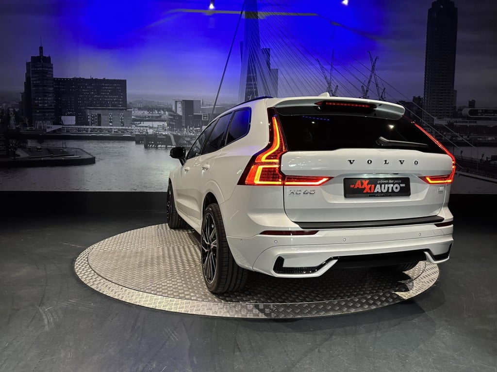 Volvo XC60 2.0 t6 plug-in hybrid awd plus dark *pano*hksound*leder*memory*