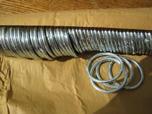 Nieuwe zinken gesmede ringen ; 4 mm x 38 mm. voor bv. accessoires op jassen