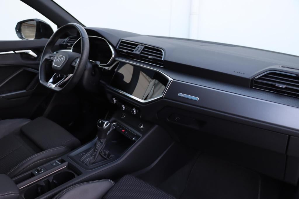 Audi Q3 sportback 45 tfsi e s edition 245pk s-tronic | soh 97,8% |