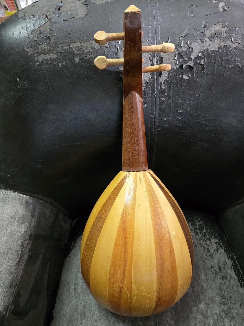 Oud (ook wel Oed genoemd), Arabisch snaarinstrument ong. 50cm