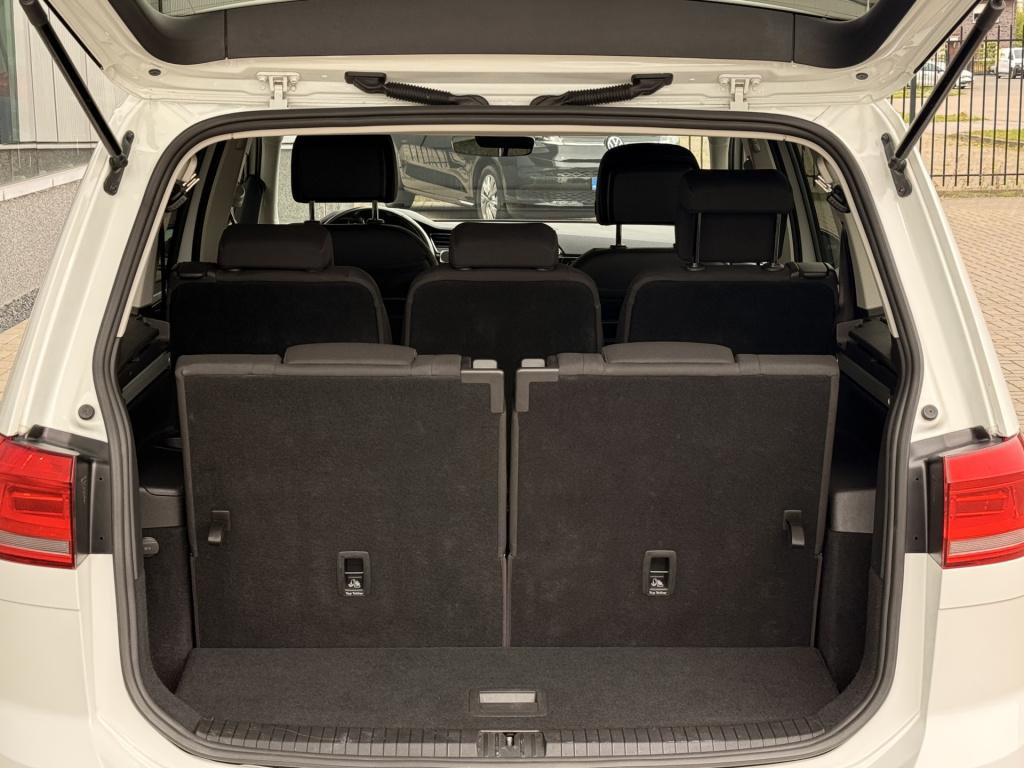Volkswagen Touran 1.5 tsi highline business r 7p | acc | achteruitrijcamera