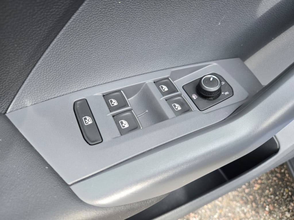 Volkswagen T-cross 1.0 tsi 115pk t-cross life r-design | trekhaak | camera