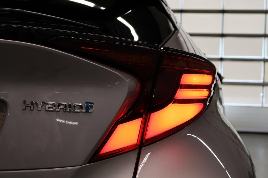 Toyota C-hr 2.0 hybrid bi-tone