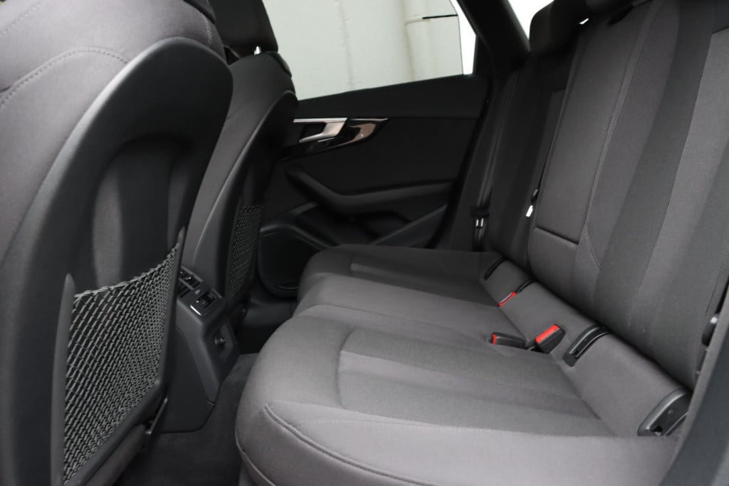 Audi A4 avant 40 tfsi quattro s edition competition 204pk