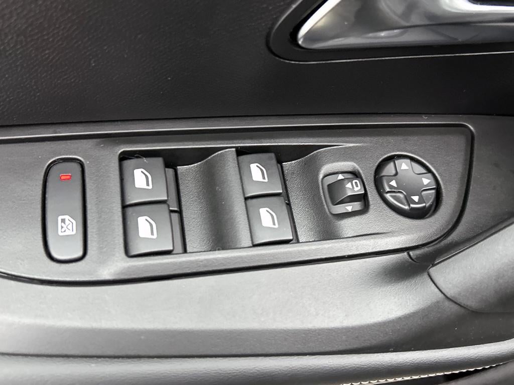 Peugeot 2008 hybrid 145 pk automaat allure rijklaar | adaptive cruise | nav