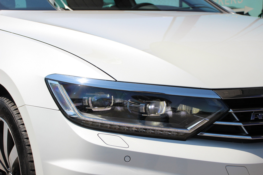 Volkswagen Passat variant 2.0 tsi 220pk highline r-line | dynauidio | acc |