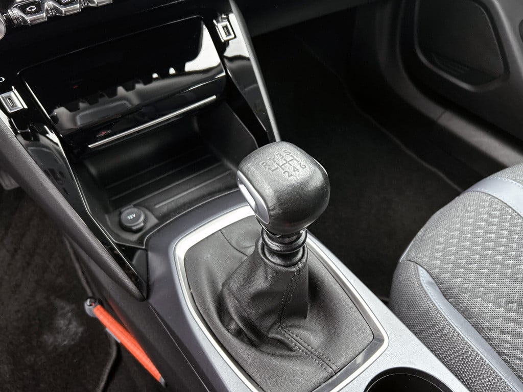 Peugeot 2008 100pk allure | rijklaar | trekhaak | camera achter | keyless s