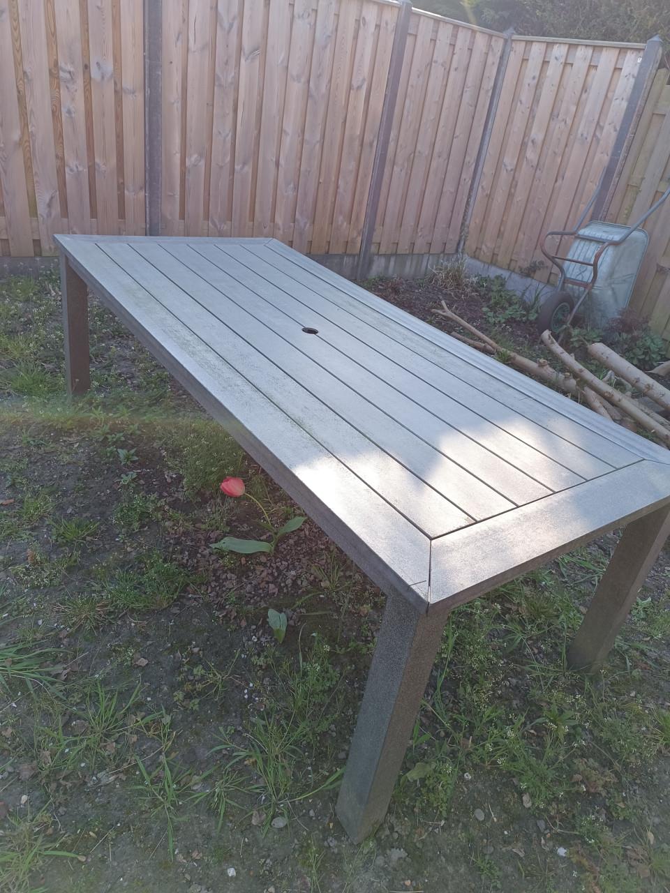 Tuintafel + stoelen