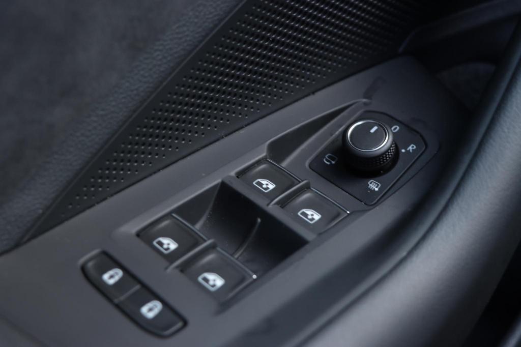 Volkswagen Passat variant 1.5 etsi r-line business dsg7 150pk