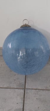 Blauwe glazen bal