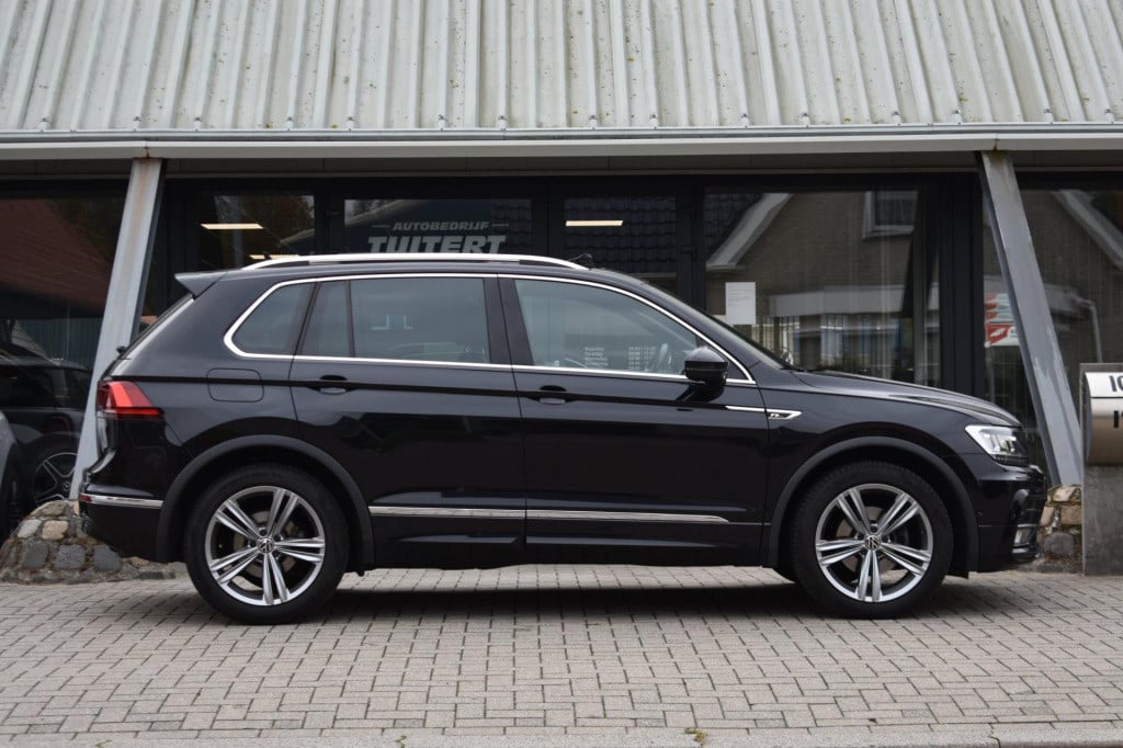 Volkswagen Tiguan 1.5 tsi act r-line | leder | pano | camera | virtual cock