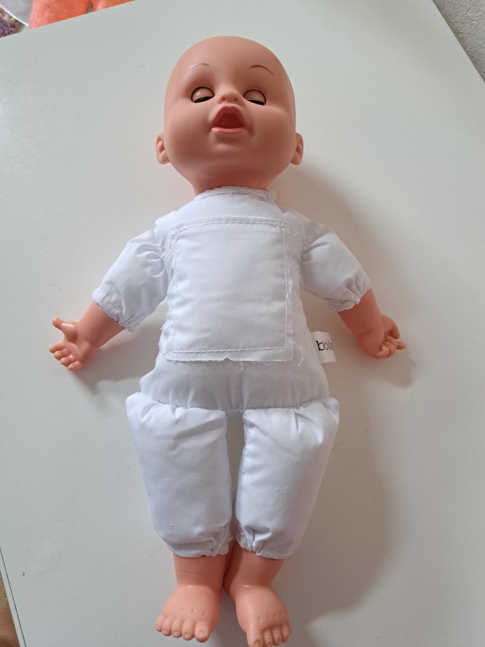 Nieuwe pop met zacht lijfje 37 cm