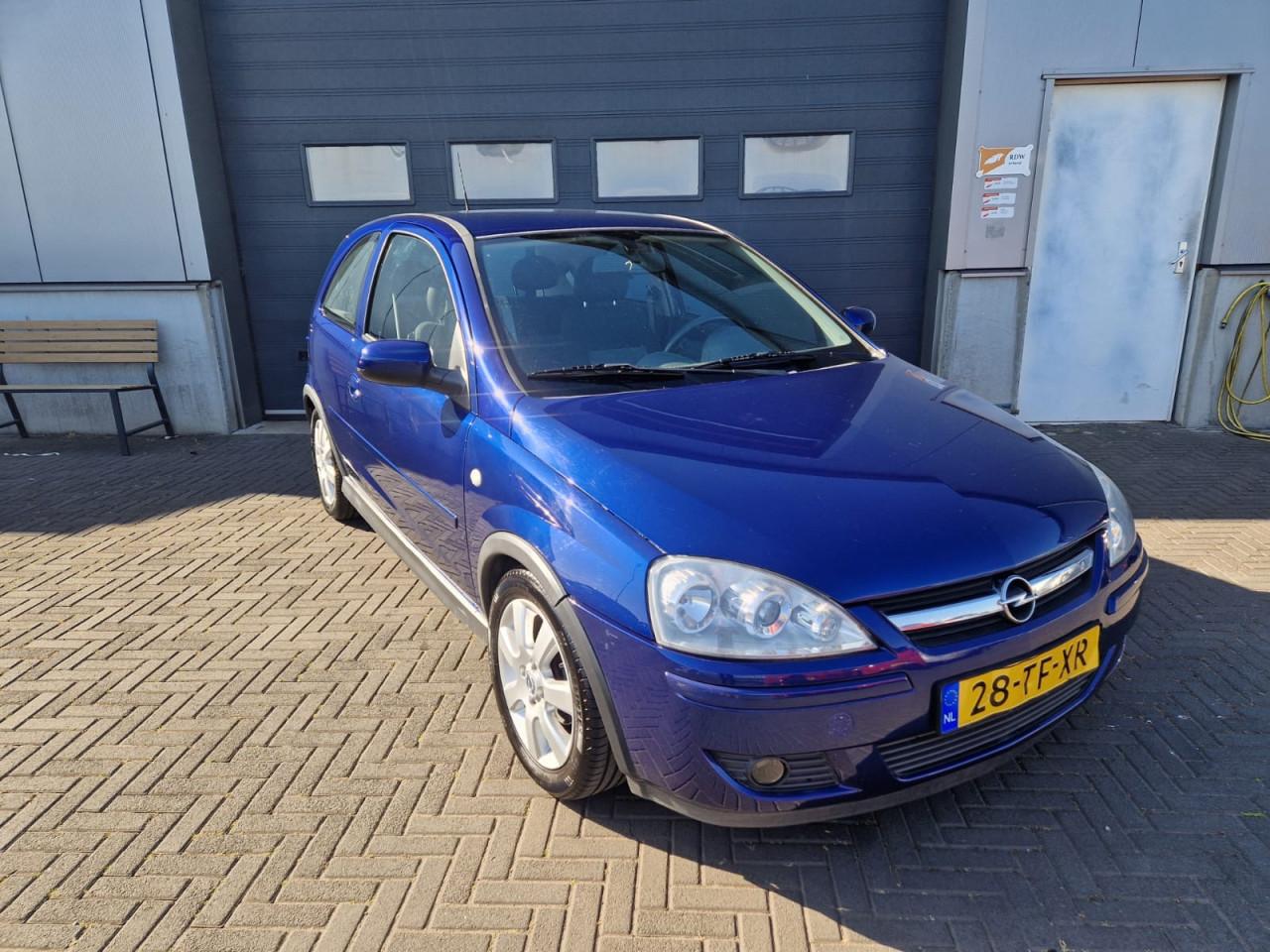 TE KOOP OPEL CORSA 1.2 16V SILVERLINE INC VOL JAAR APK BIJ AFLEVERING