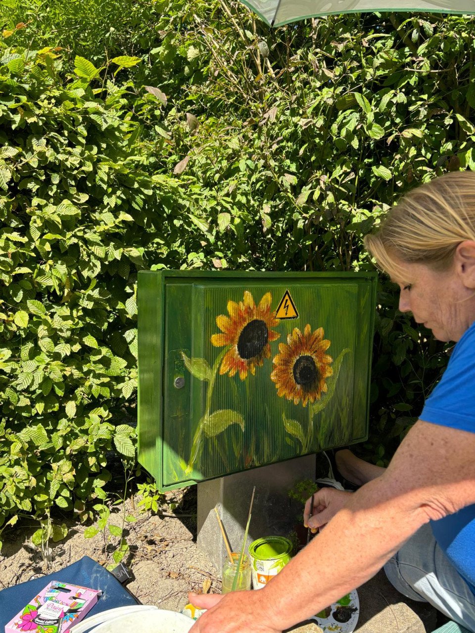Met de hand beschilderde borden en andere voorwerpen