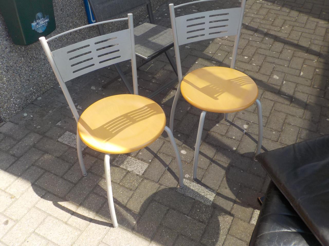 Beuken eettafel diameter 103 cm + 4 stoelen setprijs 95 euro zeer goede sta