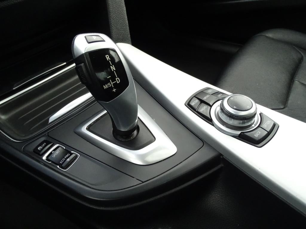 BMW 3-serie 316i upgrade edition automaat | leder | schuif-/kanteldank | xe