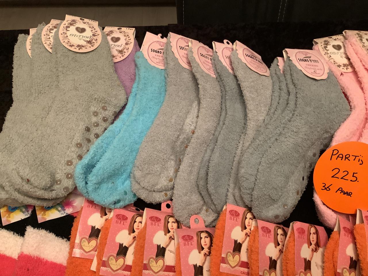 Partij leuke huissokken. ( partij 225)