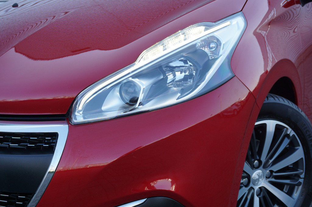 Peugeot 208 1.2 puretech allure climate / cruise / navi / lm velgen / nap